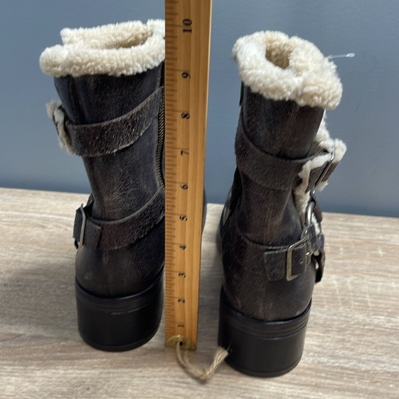 Steve Madden Brown Combat Boots with Cream Trim - Picture 10 of 12